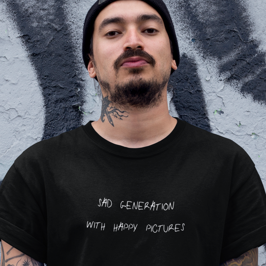 Sad Generation with Happy Pictures Herren - Organic Shirt Herren Shirt Organic Shirt True Statement