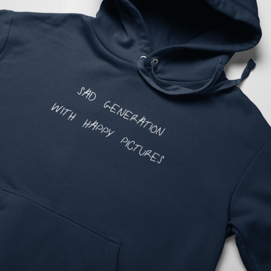 Sad Generation with Happy Pictures Herren - Organic Oversize Hoodie Herren Oversized Hoodies Organic Oversize Hoodie True Statement